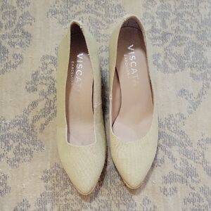 Cream Espadrilles with Timeless Elegance